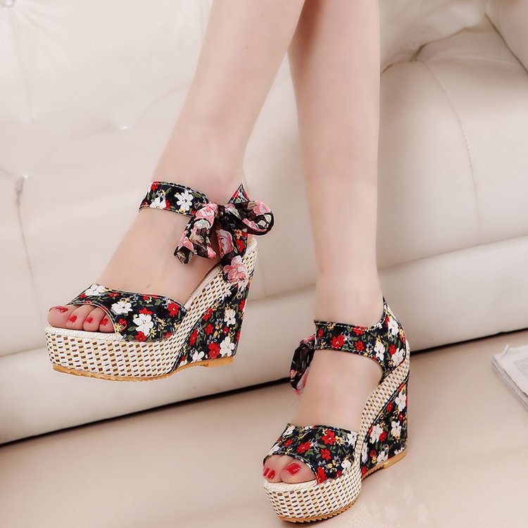 Women's Wedge Heel Floral Sandals With Strappy Tie
